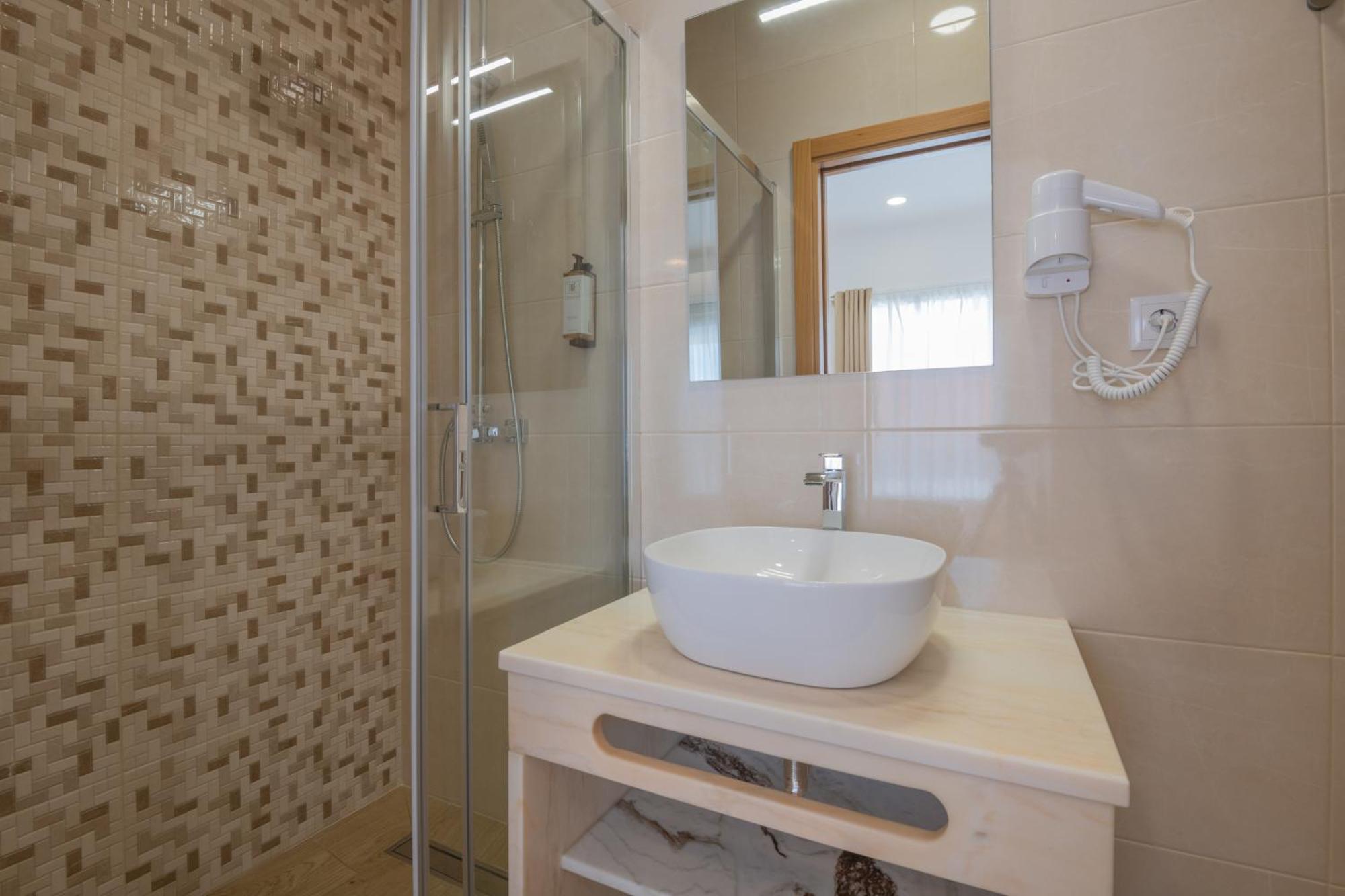 Villa Harbour Rooms & Apartments วิลานอวา ดิ มิลฟงติส ภายนอก รูปภาพ