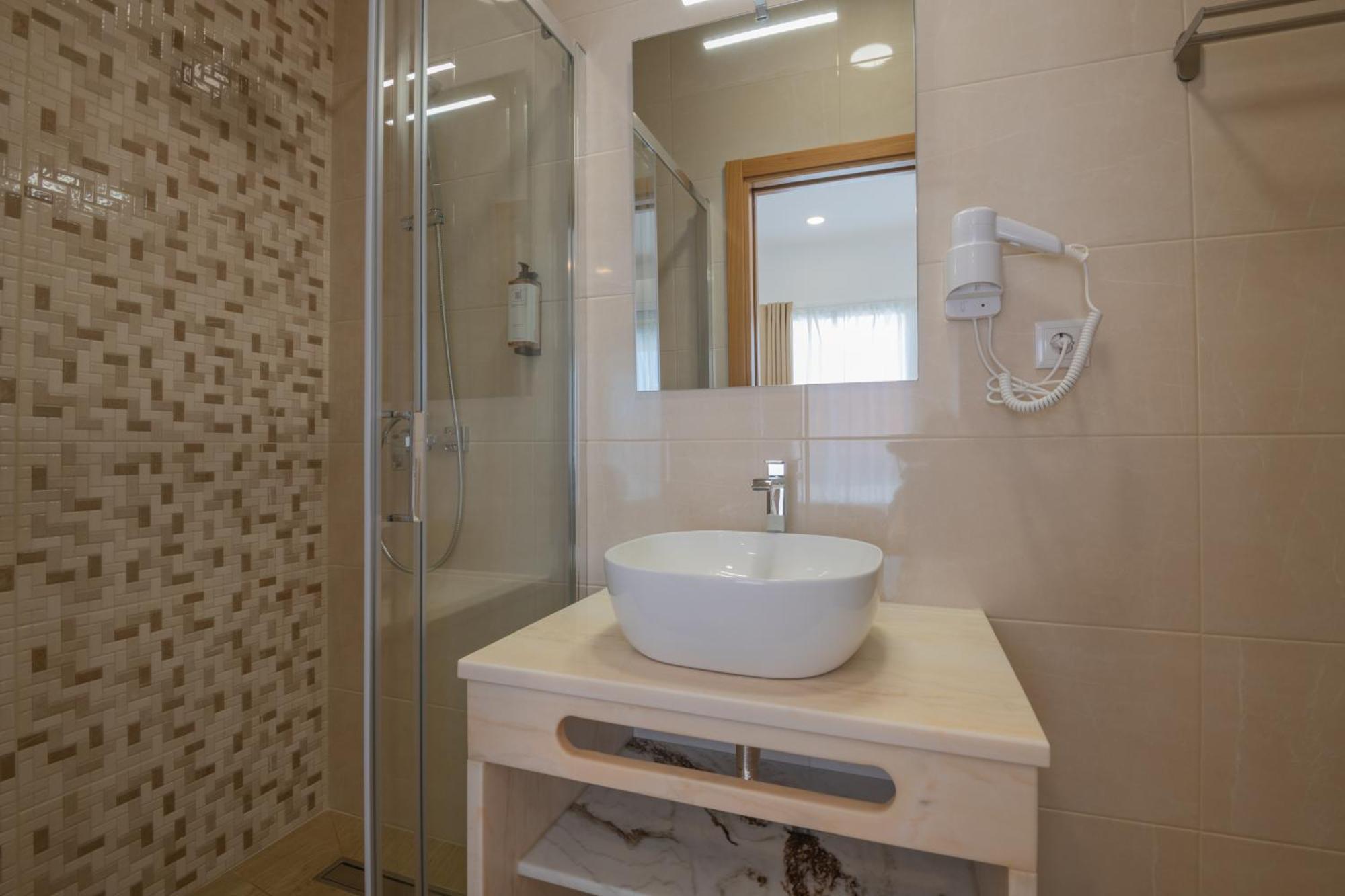 Villa Harbour Rooms & Apartments วิลานอวา ดิ มิลฟงติส ภายนอก รูปภาพ