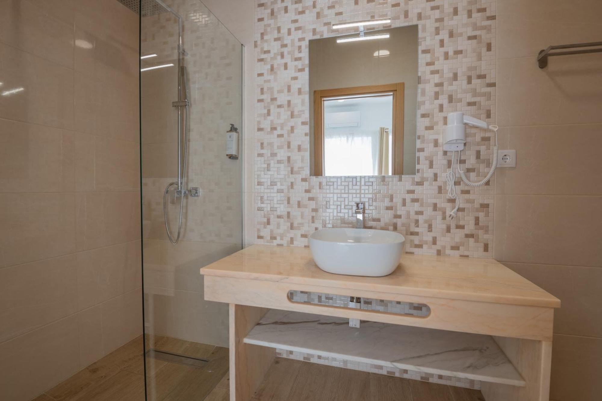 Villa Harbour Rooms & Apartments วิลานอวา ดิ มิลฟงติส ภายนอก รูปภาพ